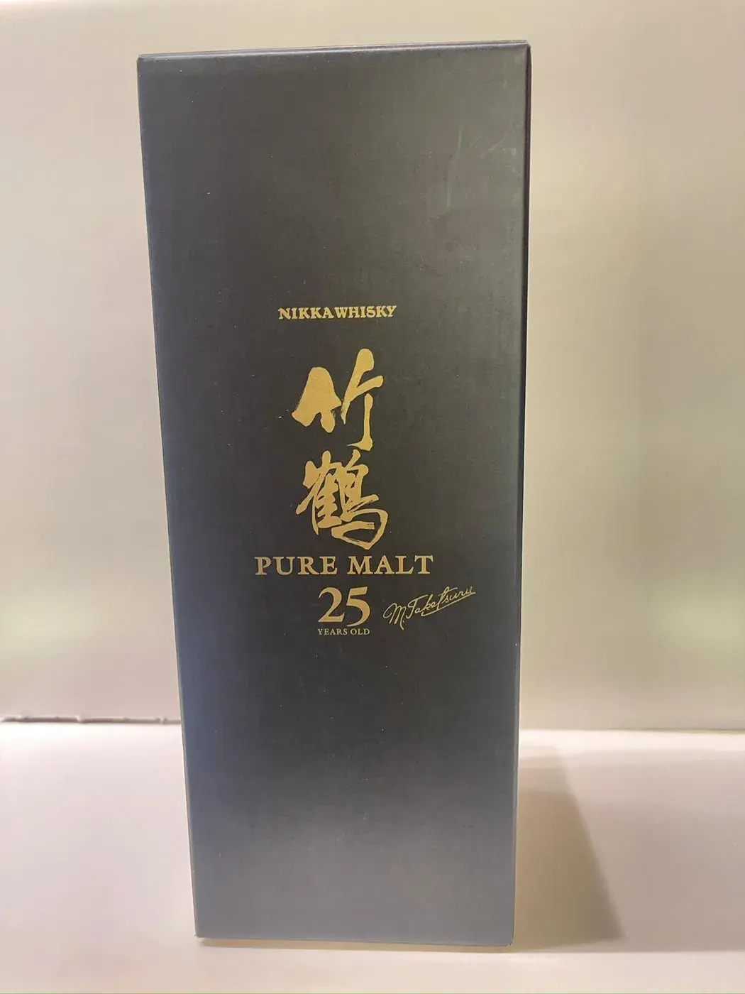 Nikka Taketsuru Pure Malt 25 Years Old 43.0 abv NV (1 BT70) — Nikka, Japan — view 2