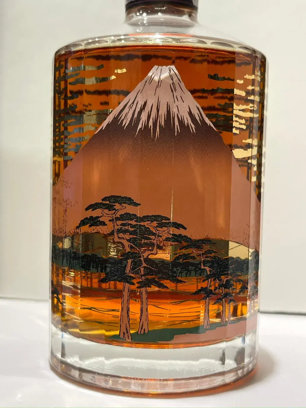 Hibiki - 21 Year Old (Mount Fuji Limited Edition) 2014 Release 43 abv (1BT70) — Hibiki, Japan — view 10