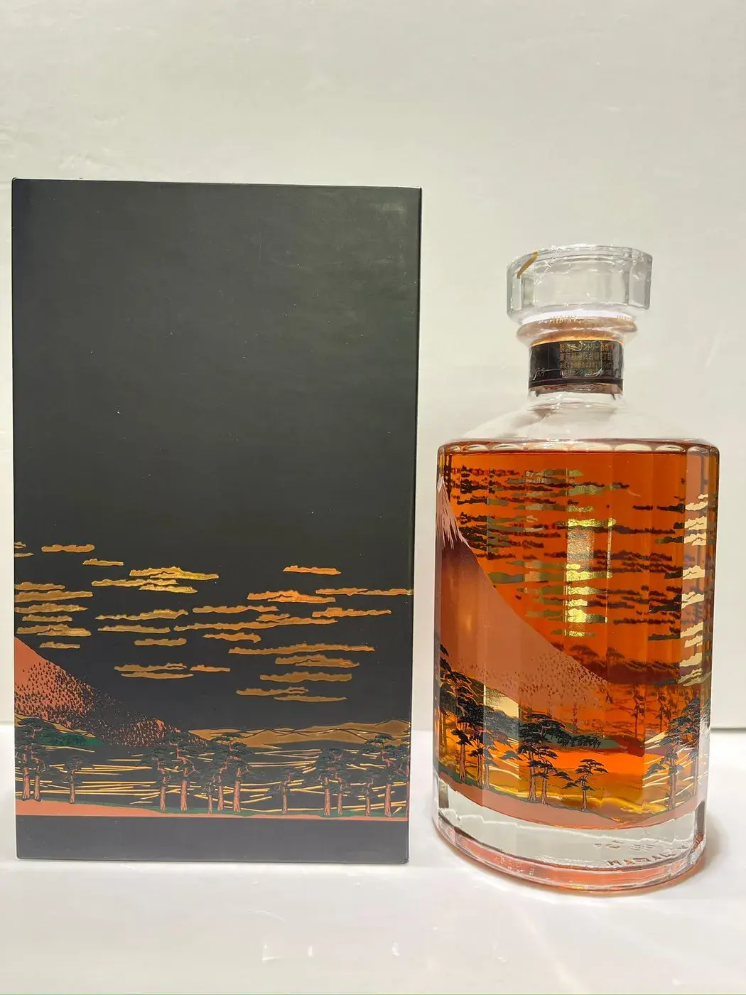 Hibiki - 21 Year Old (Mount Fuji Limited Edition) 2014 Release 43 abv (1BT70) — Hibiki, Japan — view 2