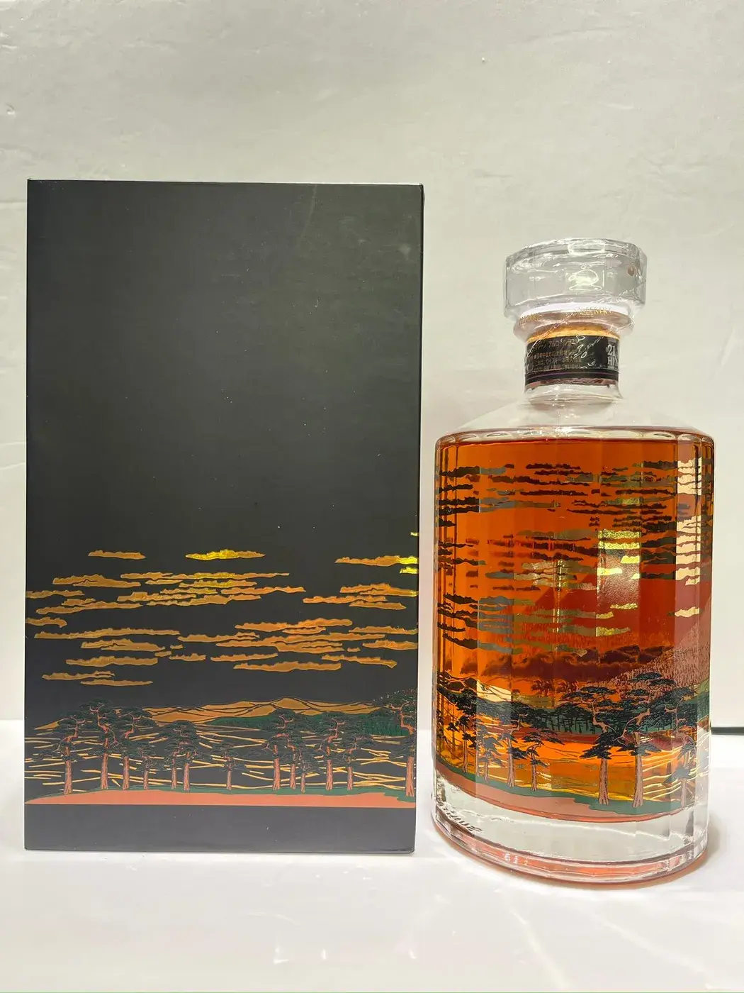Hibiki - 21 Year Old (Mount Fuji Limited Edition) 2014 Release 43 abv (1BT70) — Hibiki, Japan — view 4