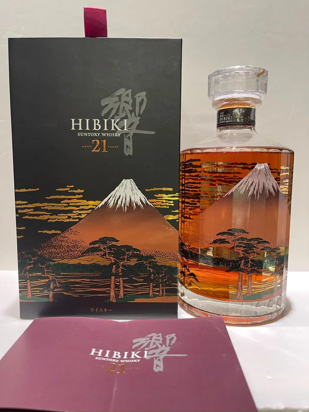 Hibiki - 21 Year Old (Mount Fuji Limited Edition) 2014 Release 43 abv (1BT70) — Hibiki, Japan — view 5