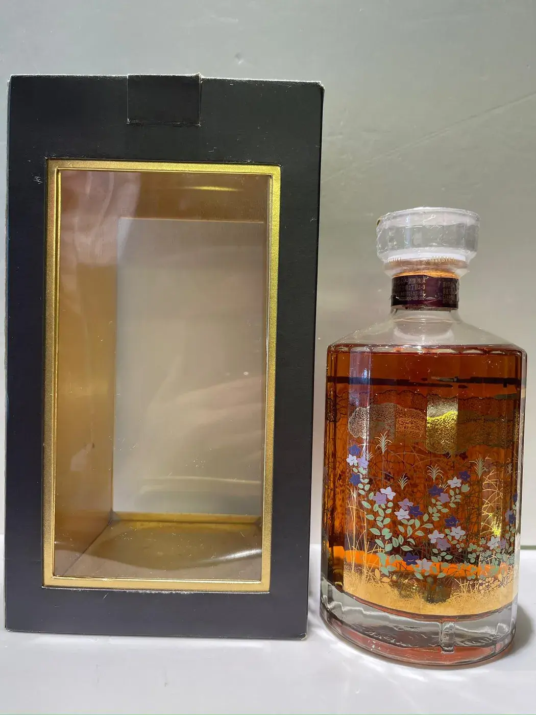 Hibiki 17 Year Old Mount Fuji Limited Edition 43.0 abv NV (1 BT70) — Hibiki, Japan — view 3