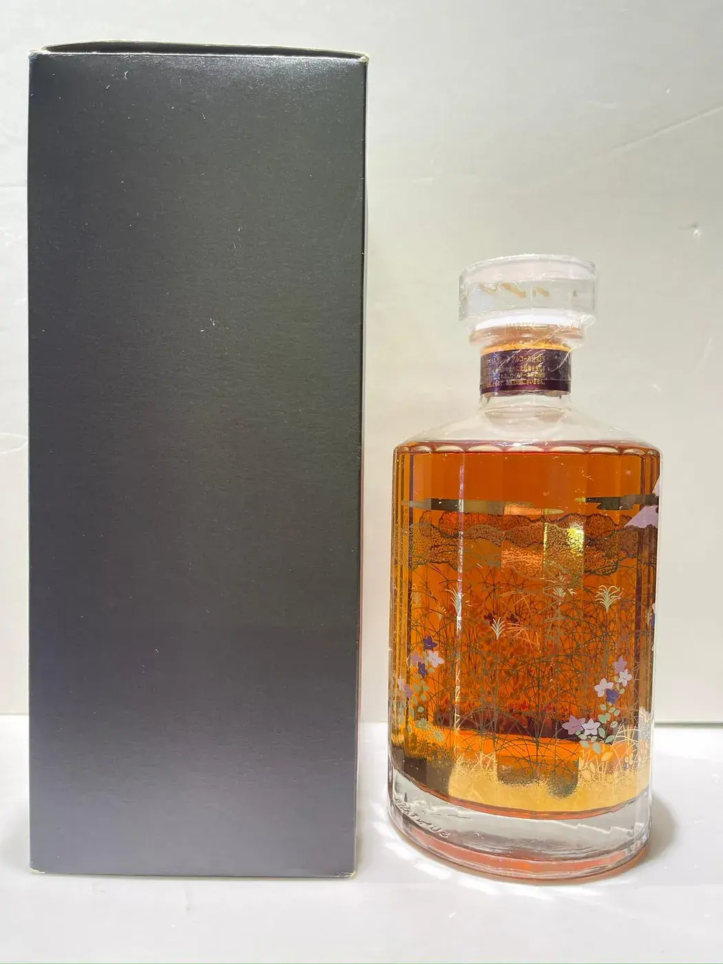 Hibiki 17 Year Old Mount Fuji Limited Edition 43.0 abv NV (1 BT70) — Hibiki, Japan — view 4