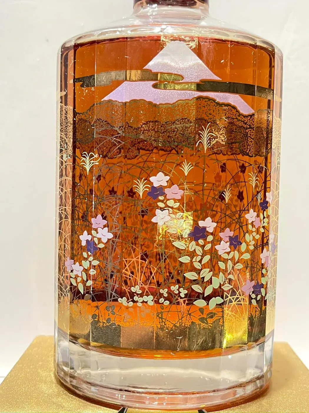 Hibiki 17 Year Old Mount Fuji Limited Edition 43.0 abv NV (1 BT70) — Hibiki, Japan — view 5