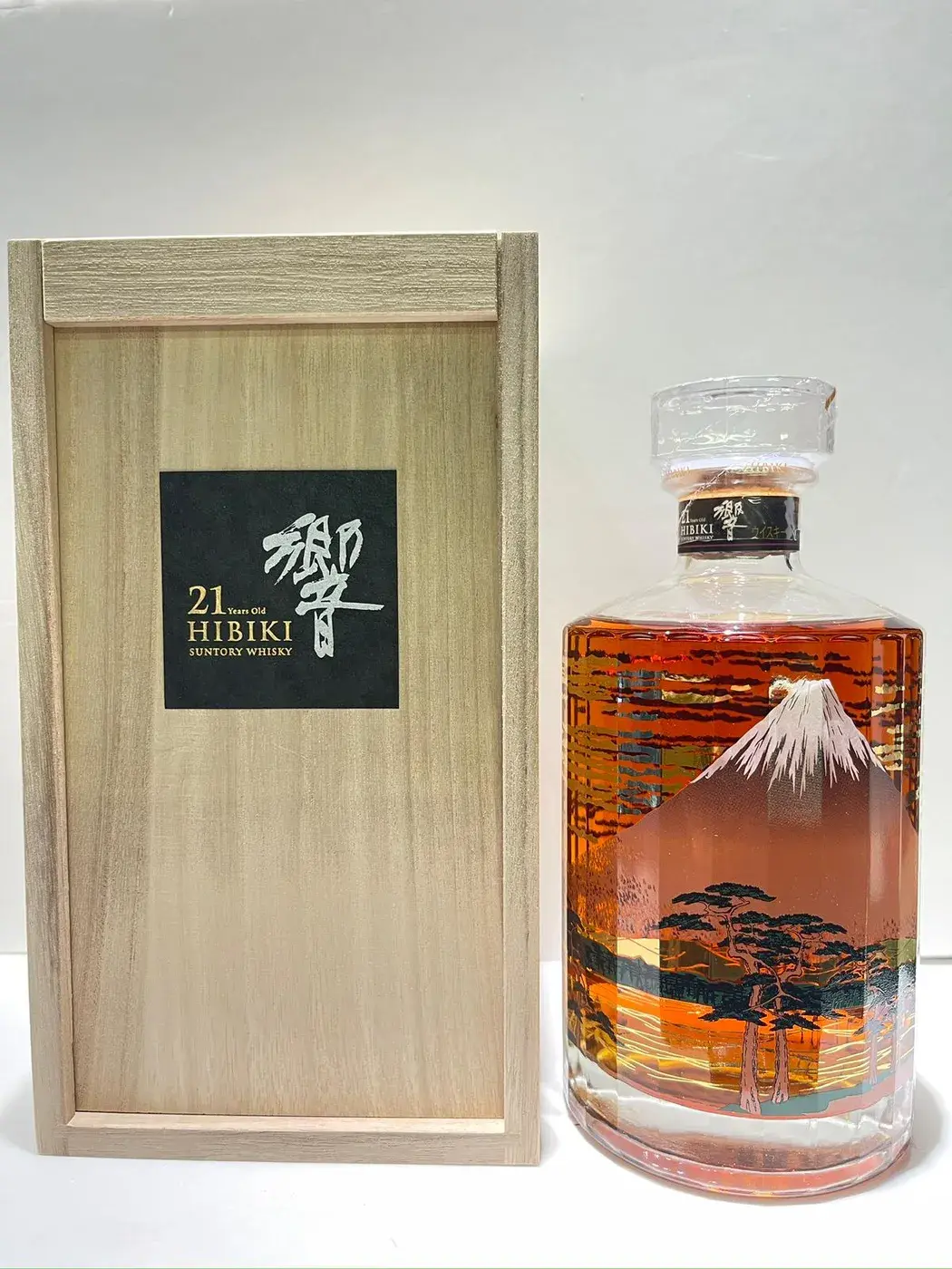 Hibiki - 21 Year Old (Mount Fuji Limited Edition) 2015 Release 43 abv (1BT70) — Hibiki, Japan